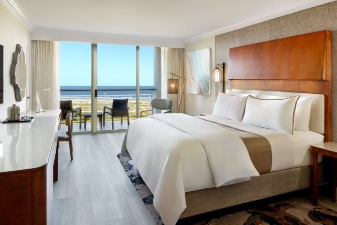 wi-hhhwi-oceanfront-king-16619-61536_Classic-Hor